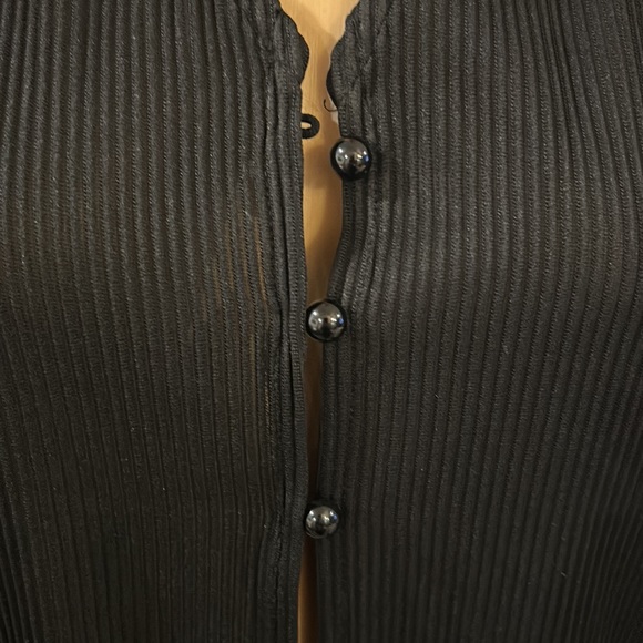 Black Sleeveless Top sz M (runs slightly small) - Picture 3 of 4